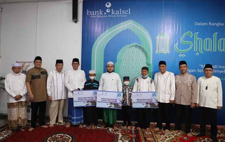 BANK KALSEL Gelar Salat Hajad dan Pemberian Santunan, Wujud Syukur Usia ke-58 (1)