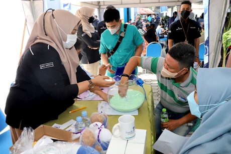 LEBIHI TARGET, Vaksinasi Massal HUT Bank Kalsel ke-58 (3)