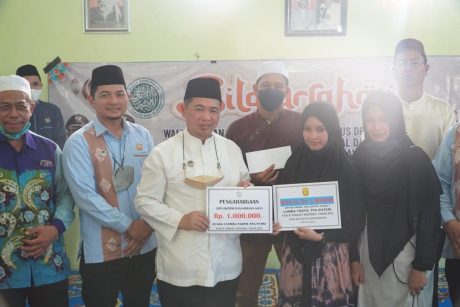 BANTUAN UMROH Bagi Orang Tua Santri Juara 1 FASI Nasional (2)