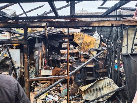 CEPAT TANGGAP, Pemko Salurkan Bantuan untuk Korban Kebakaran Kelayan B (2)