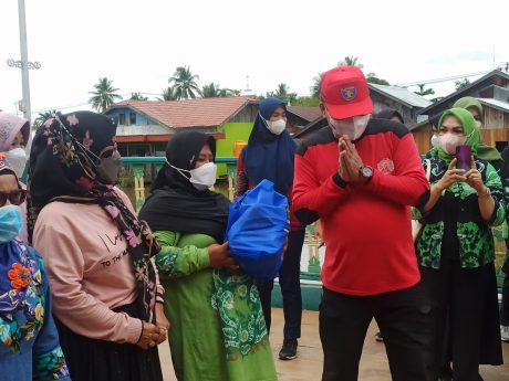 KANWIL KEMENKUMHAM Kalsel Bagikan 300 Paket Sembako di Hari Pemasyarakatan ke-58 (2)