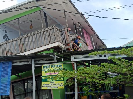 PINTU KOS yang Ambruk Sempat Himpit Haidal (2)