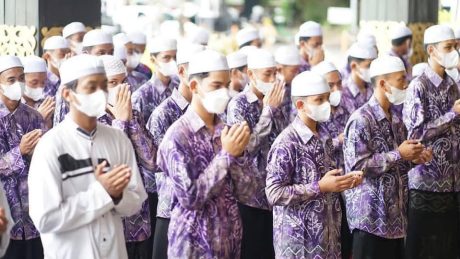 RATUSAN SANTRI Al-Falah Dilepas untuk Ikut Kegiatan Pesantren Ramadhan (2)