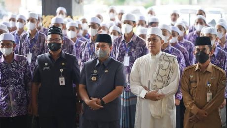 RATUSAN SANTRI Al-Falah Dilepas untuk Ikut Kegiatan Pesantren Ramadhan (3)