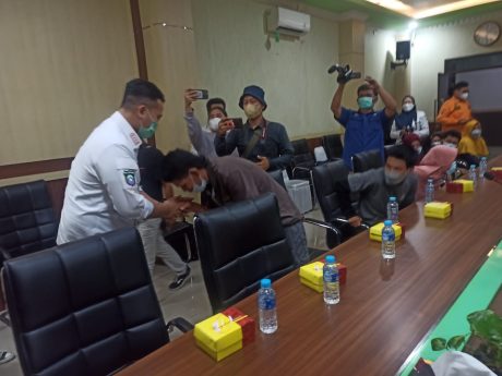 BUPATI PANGKEP Jemput Tujuh Korban Kapal Tenggelam KM Ladang Pertiwi di Banjarmasin2