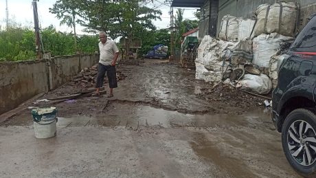 DIBERI WAKTU Empat Hari Perbaiki Jalan, Polemik Gudang Barang Bekas Adhyaksa (2)
