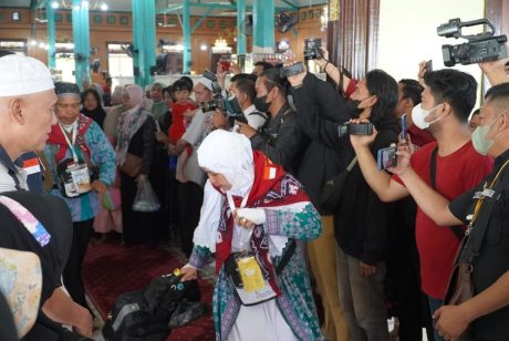 DILEPAS Keberangkatan Jamaah Haji Kloter 3 Kota Banjarmasin-2