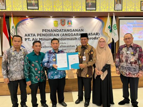 GUBERNUR dan Walikota sebagai Pemilik Modal Tandatangani Akta Perseroda PTAM Bandarmasih-2