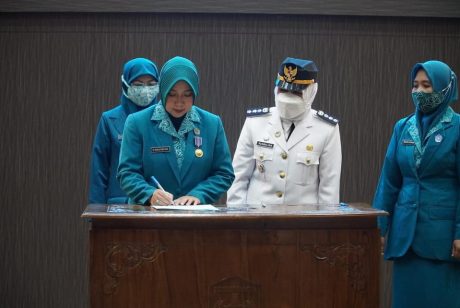 LOYALITAS Ditekankan, Walikota Ibnu Sematkan Tanda Jabatan Camat dan Lurah-3