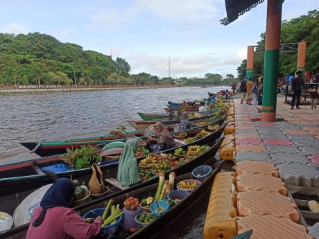 PASAR TERAPUNG Beroperasi, Menunggu Siring Dipagar-2