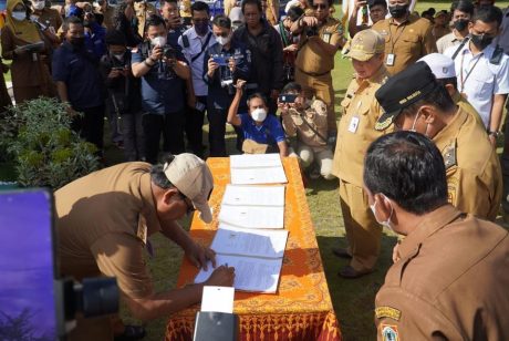 PEMPROV KALSEL, Banjarmasin, Banjarbaru, dan Banjar Teken MoU Program Merdeka Sampah-2