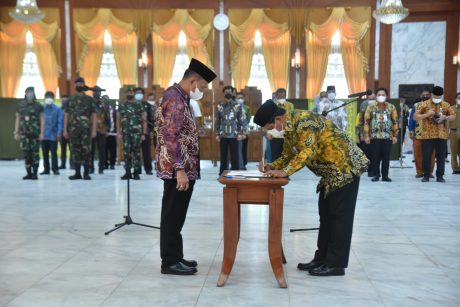 GUBERNUR Kalsel Lantik Rizal Akbar Jadi Komisaris Bank Kalsel-2
