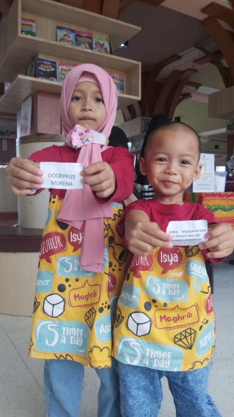 DUA Pemustaka Cilik Bawa Pulang Hadiah, Sering Dibawa Orangtuanya ke Kids Library (2)