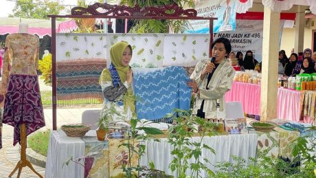 LADIES PROGRAM APEKSI Praktik Pembuatan Saco dan Tinjau Festival Anggrek (3)