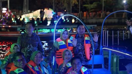 MALAM Puncak Harjad ke-496 Kota Banjarmasin Diwarnai Parade Jukung Hias (3)