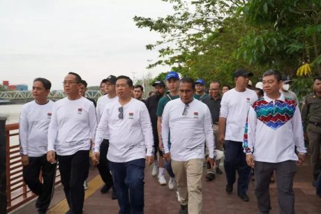 TANAM Pohon dan Tebar Benih Ikan Dilakukan Peserta Rakerwil APEKSI (2)