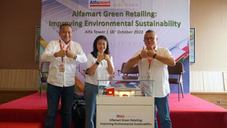 ALFAMART Komitmen Selamatkan Bumi, Gunakan Energi Terbarukan (2)