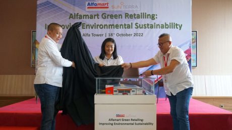 ALFAMART Komitmen Selamatkan Bumi, Gunakan Energi Terbarukan (3)