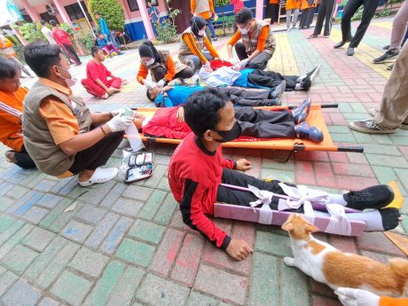 BERHAMBURAN Siswa SLB, Ada Kebakaran (2)