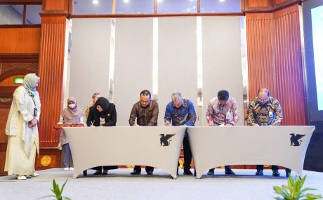 BANK KALSEL Tandatangani Implementasi Aplikasi Penerima Setoran BPIH (3)