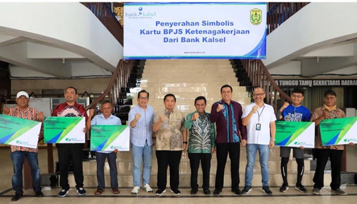KEJUTAN AKHIR TAHUN, Bank Kalsel Bantu Kartu BPJS Ketenagakerjaan ke Ketua RT se Banjarmasin (2)