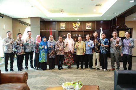 STUDI KOMPARASI Pelimpahan dan Kewenangan Banjarmasin ke Batu (2)STUDI KOMPARASI Pelimpahan dan Kewenangan Banjarmasin ke Batu (2)