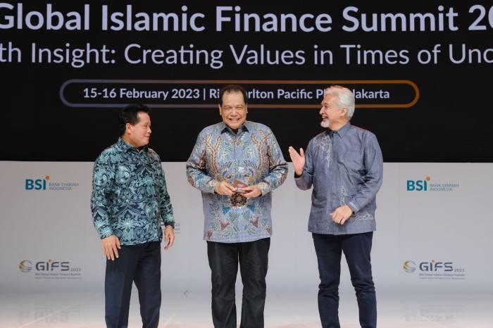 BSI BERPELUANG Tetap Tumbuh & Perluas Pasar di Tengah Tantangan Ekonomi, Biaya Dana Rendah