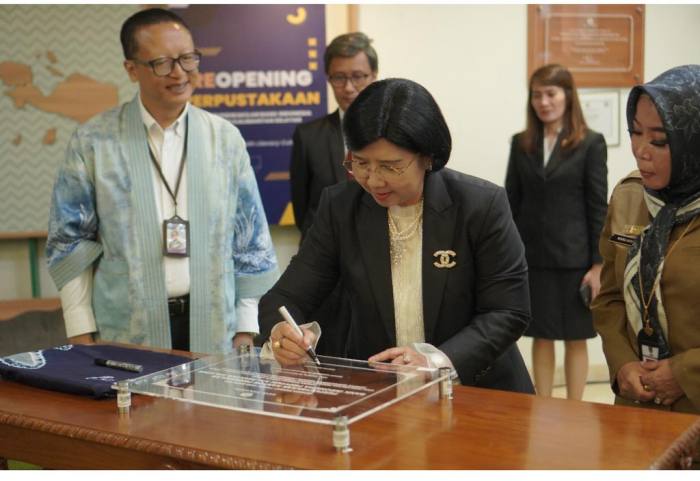 DIBUKA LAGI Perpustakaan BI Kalsel oleh Deputi Gubernur Senior BI