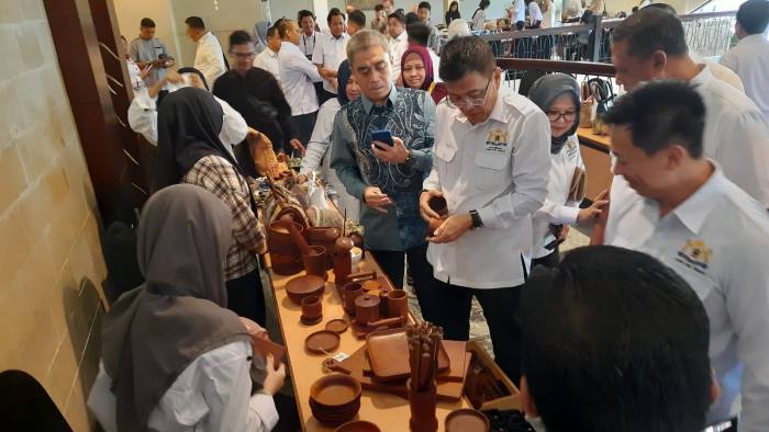 Kamar Dagang dan Industri Indonesia Kalimantan Selatan memperkenalkan Sektor Pariwisata dan Ekonomi Kreatif dalam misi dagang atau bussines matching