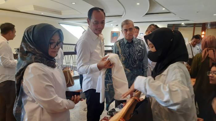 Kamar Dagang dan Industri Indonesia Kalimantan Selatan memperkenalkan Sektor Pariwisata dan Ekonomi Kreatif dalam misi dagang atau bussines matching
