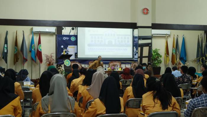 MAHASISWA Universitas Sari Mulia Ikuti Kuliah Umum Perpajakan Kakanwil DJP Kalselteng