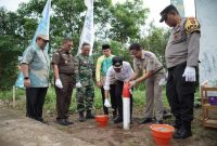 pemasangan patok tanah, di Desa Sungai Sipai Martapura, Jumat (3/2/2023). Ist
