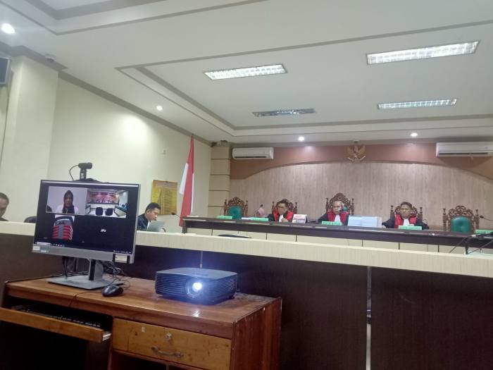 Dr Suci dari Lapas Suka Miskin Banding melalui virtual mengatakan di dewan hakim, Rabu (8/2/2023) kalau kondisi terdakwa mantan Bupati Hulu Sungai Tengah Abdul Latief dalam keadaan sakit dan kini sudah dibawa ke rumah sakit terdekat. (foto HD