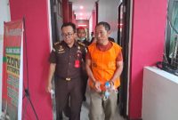 Satu lagi tersangka dugaan korupsi pengadaan lahan pada proyek Bendungan di Desa Pipitak Tapin, ditahan penyidik Kejaksaan Tinggi Kalimantan Selatan (Kejati Kalsel), Rabu (8/2/2023). Foto ist