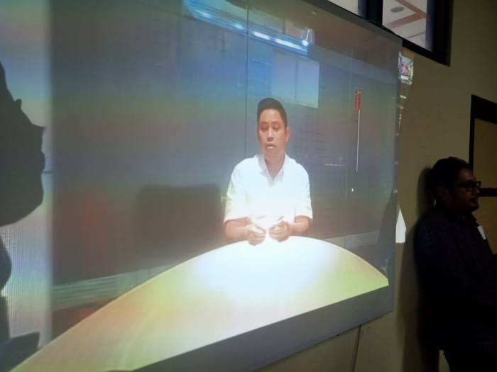 Terdakwa Mardani H Maming, mantan Bupati Tanbu (Tanah)   Bumbu) pada sidang di Pengadilan Tipikor Banjarmasin, Jumat (10/2/2023). Foto HD