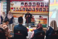 Setahun Menuju Hari Pemungutan Suara Komisi Pemilihan Umum (KPU) Provinsi Kalimantan Selatan menggelar nonton bareng Peluncuran Kirab Pemilu Tahun 2024, bertempat di Kantor KPU Kalsel, Selasa (15/2/2023). Foto Ist