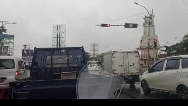 Alat Pemberi Isyarat Lalu Lintas (APILL) di bundaran Pancasila Km 17 Jalan A Yani, Gambut, Kabupaten Banjar. mulai dioperasikan, Kamis (2/2/23). Foto Ist