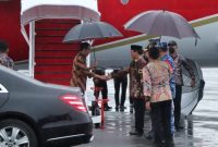 Pesawat yang membawa Presiden RI, Joko Widodo, mendarat di Bandara Internasional Syamsudin Noor, Kota Banjarbaru, Kamis (16/3/2023) sekitar pukul 17.20 WITA, disambut Gubernur H Sahbirin Noor. Foto Ist