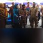 Wakil Walikota Banjarmasin Arifin Noor didampingi Kepala Disperdagin, Ichrom Muftezar dan Plt Dirut Bank Kalsel Fachrudin saat pembukaan pasar murah. Foto Ist