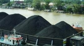 Foto ilustrasi kapal mengangkut batubara