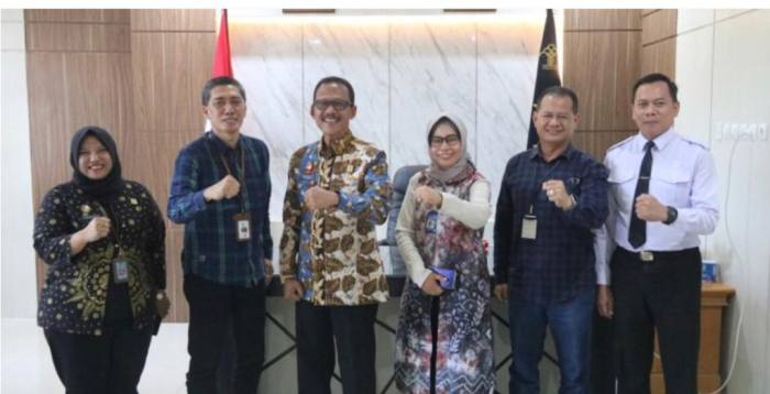 Jajaran Kemenkumham bersama pihak Bank Kalsel berfoto bersama. Jumat (28/4/2023). Foto Ist