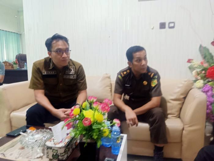 Kepala Seksi Intelijen Kejari Banjarmasin Dimas Purnama Putra  Dimas SH MH (kiri). Foro Ist