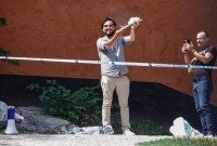 Aksi Salwan Momika (37), pria Irak yang membakar Al-Qur'an di Swedia. (TT News Agency/Stefan Jerrevang/REUTERS)