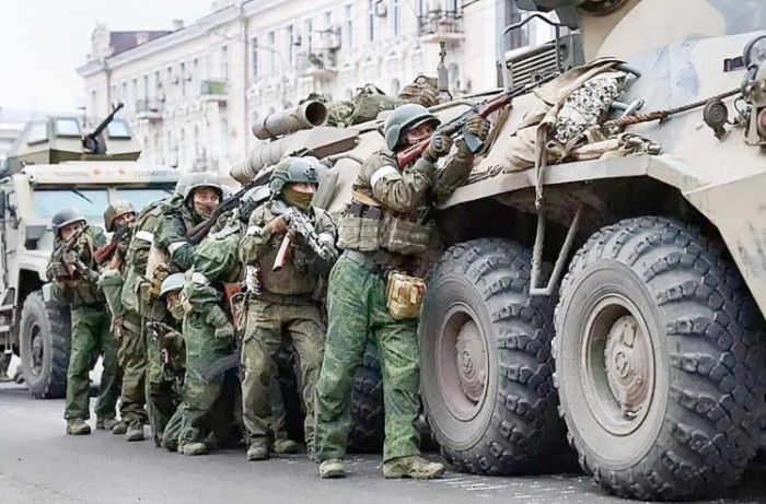 
Tentara Wagner Group saat menyerang kota Rostov, Russia. (foto: war_breaking_news)