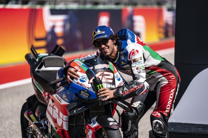 Pembalap LCR Honda, Alex Rins suskes memenangi MotoGP Amerika 2023. (Foto: Twitter/Rins42)