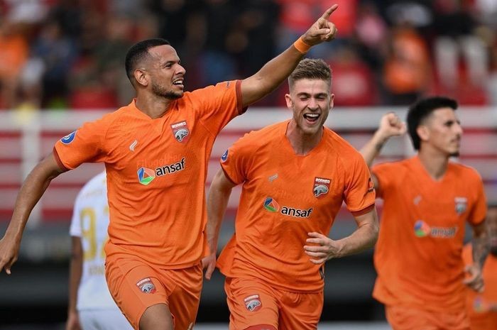 Pemain Borneo FC, Leo Lelis merayakan gol ke gawang Barito Putera laga pekan keempat Liga 1 2023/2024 di Stadion Segiri, Samarinda, Kalimantan Timur, Jumat (21/7/2023). (INSTAGRAM/@BORNEOFC.ID)