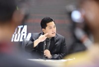 Ketua Umum PSSI, Erick Thohir, sedang memberikan keterangan kepada awak media di Media Center Kemenpora, Senayan, Jakarta, Jumat (7/7/2023) siang. (Foto: Istimewa)