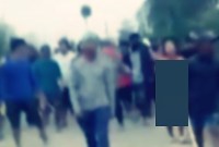 Tangkapan layar dari video viral yang memperlihatkan dua wanita Kuki diarak telanjang. (thewire.in)