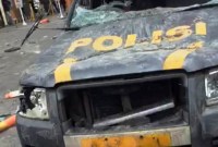 Ilustrasi mobil polisi dirusak