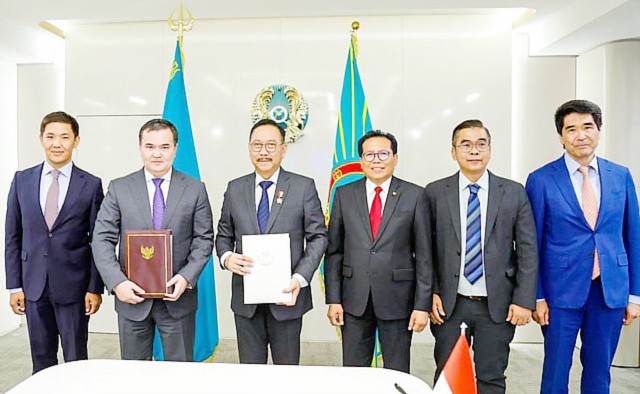 Bambang Susantono, Kepala Otorita IKN dan Zhenis Kassymbek, Gubernur Ibu Kota Astana Teken MoU. (Foto: Dokumentasi KBRI)